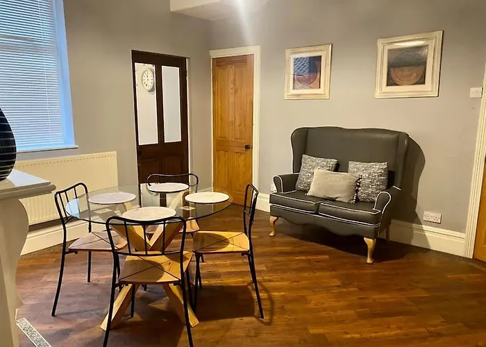 Spacious, Cosy 3 Bedroom House In Preston.