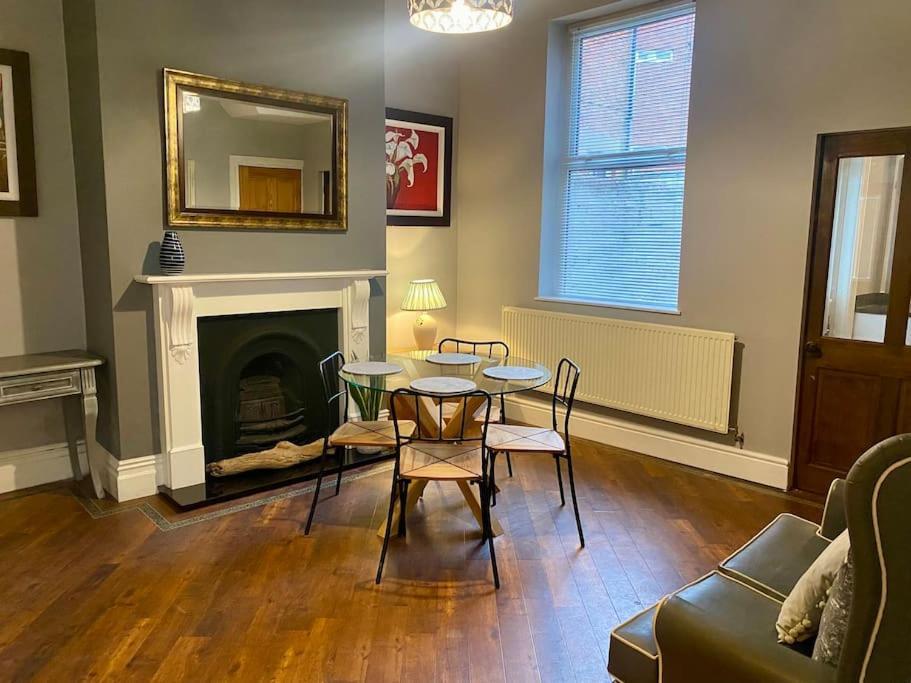 Spacious, Cosy 3 Bedroom House In Preston. *